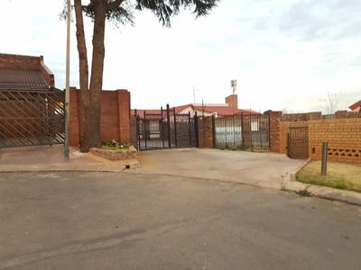 House For Sale in Diepkloof Ext, Diepkloof