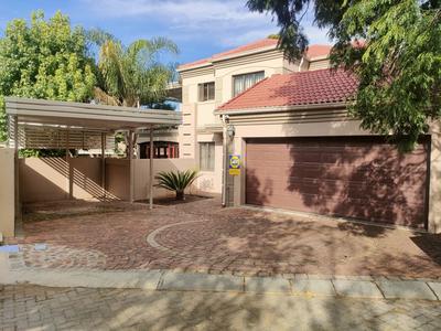 House For Rent in Ruimsig, Roodepoort